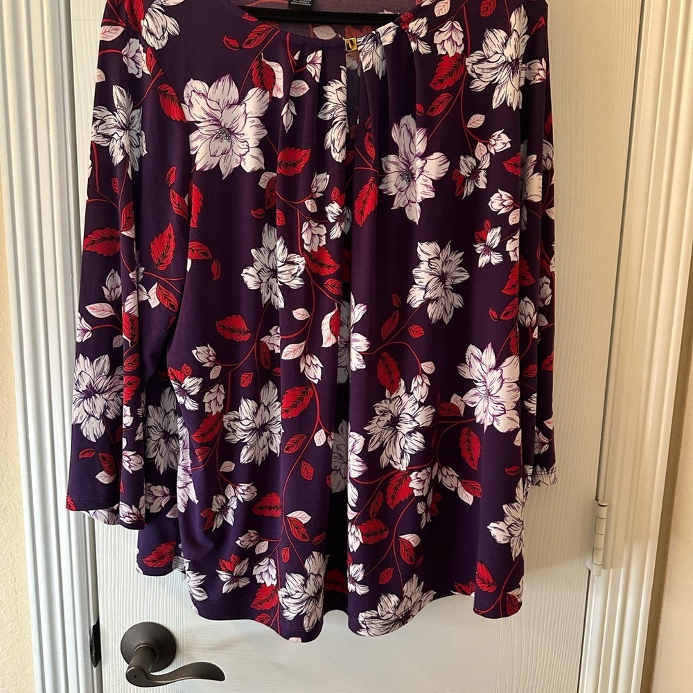 💙3/$20 Liz Claiborne Floral Purple and Red blouse